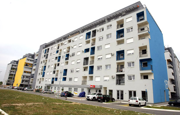 Смрдљиве зграде још у магли